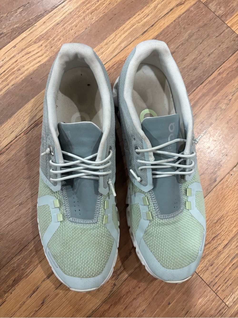 On Running Women's Light Gray and Mint Green Cloud Shoes - Picture 4 of 5